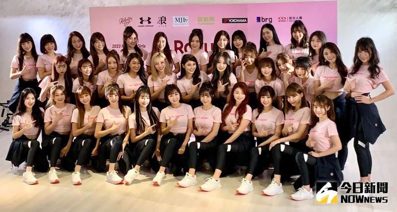 ▲中職啦啦隊「樂天女孩」今日開訓，32名團員創下史上最多。韓國啦啦隊女神李多慧加入樂天女孩，也透過視訊秀中文。（圖／記者廖聿偉攝）