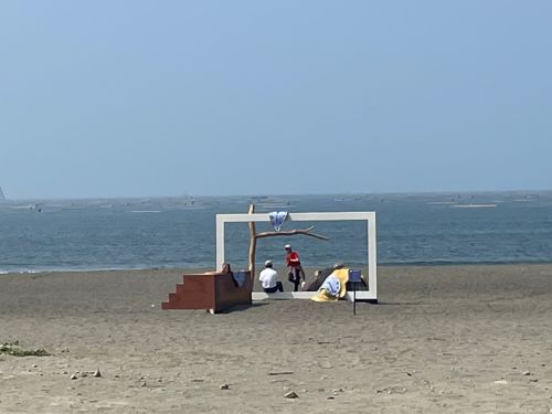 ▲適合觀海踏浪的濱海地區也受民眾喜愛，如漁光島、北門遊客中心、將軍漁港及青鯤鯓扇形鹽田、運河碼頭港濱軸帶及黃金海岸等。（圖／資料照，記者林怡孜攝，2023,03,20）