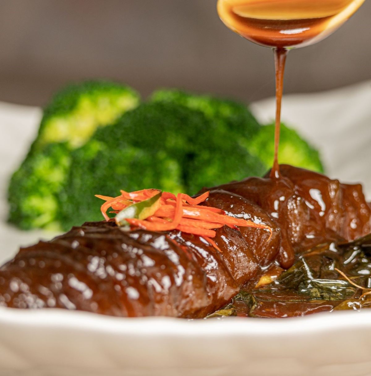 ▲印月推「上海滬菜尋味桌菜」，匯集經典功夫菜，讓饕客重拾懷舊好味。（圖／印月提供）