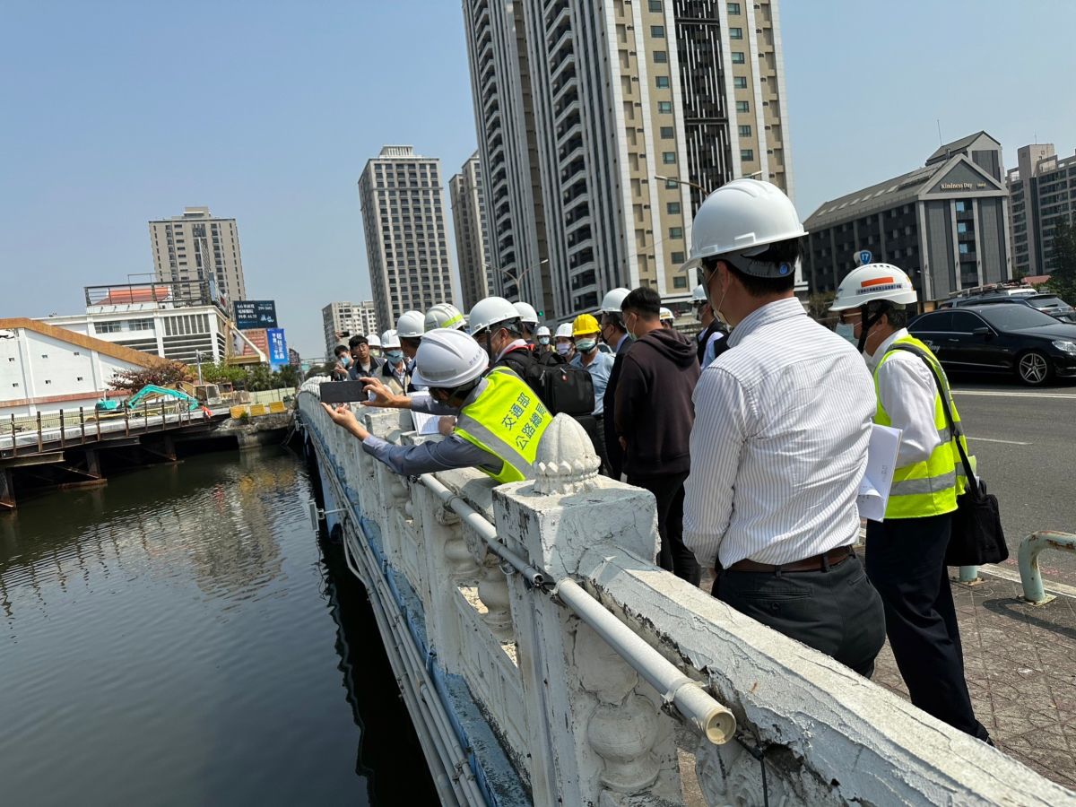 ▲立法院交通委員會考察臨安橋改建工程（圖／台南市政府提供）