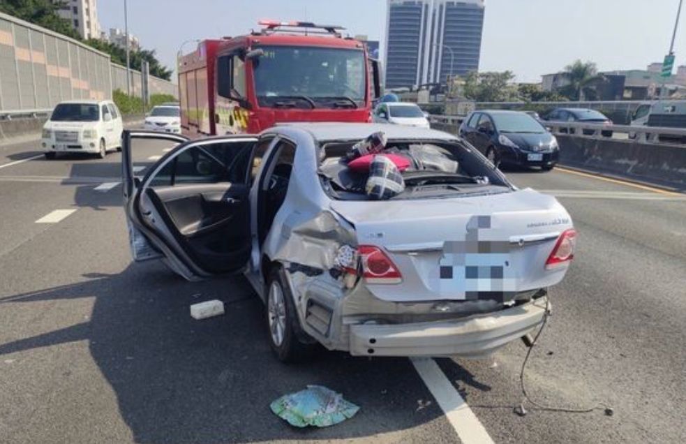 ▲國1北向高雄段20日下午發生一起重大車禍。（圖／翻攝畫面）