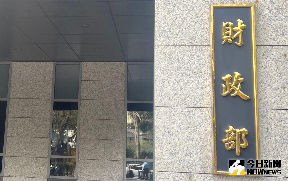 ▲財政部公布2023年全國稅達3.43兆元為歷史新高，超出預算數3617億元，稅收「超徵」金額亦創下史上第3高。（圖／記者顏真真攝）