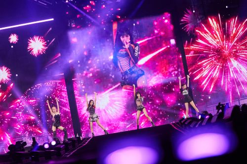 ▲韓國天團BLACKPINK選擇在高雄舉行演唱會，吸引滿場粉絲到場參加。（圖／YG Entertainment）