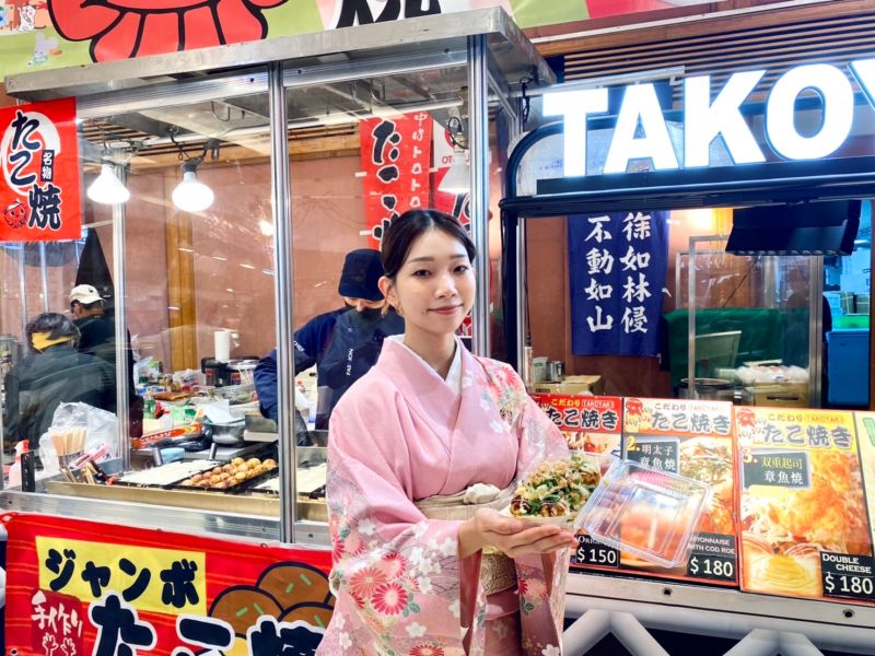 ▲尺寸超巨大的現做美味章魚燒。(圖/記者蕭涵云攝)
