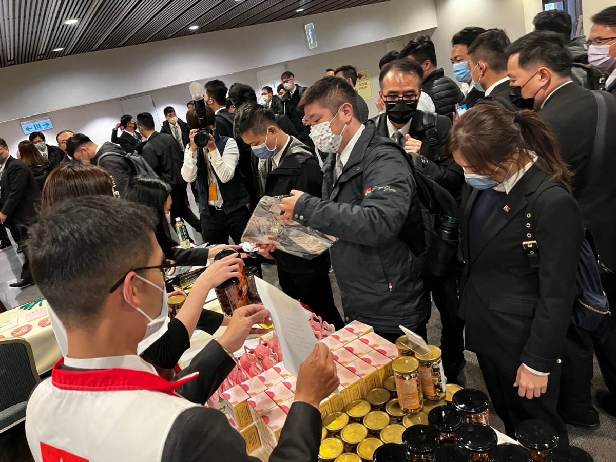 ▲信義房屋松江南京店邀請唐寶寶到店長月會販售公益商品，獲得眾多分店店長支持。（圖／資料照片）