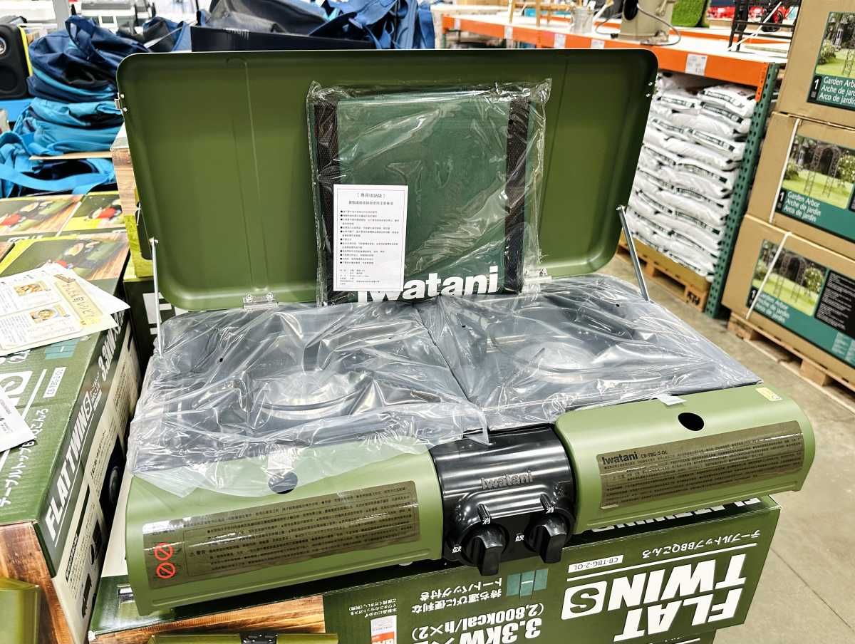 ▲好市多上架日本製雙口卡式爐，被視為是夢幻「露營神器」，網友激動喊想買，未料內行人曝光缺點後，全場瞬間滅火。（圖／翻攝自Costco好市多 商品經驗老實說臉書）