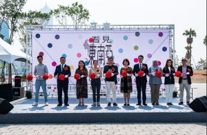 ▲高雄市市長夫人吳虹醫師(左四)與各界團體及人士在2023東南亞嘉年華開幕式。(圖／主辦單位)