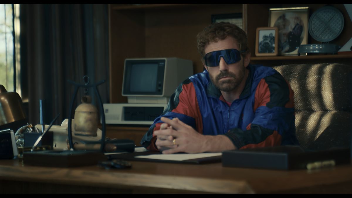 ▲班艾佛列克自導自演《AIR》，飾演Nike共同創辦人菲爾奈特。（圖／華納兄弟提供）