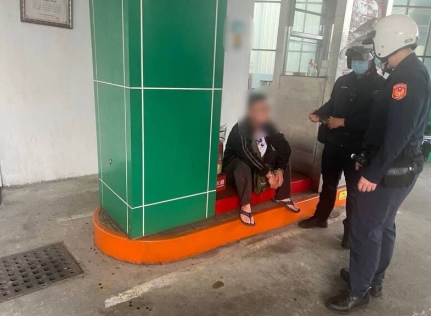 ▲王男求復合遭拒後，竟掏出水果刀試圖恐嚇對方，結果卻在過程中意外劃傷陳女。（圖／翻攝畫面）