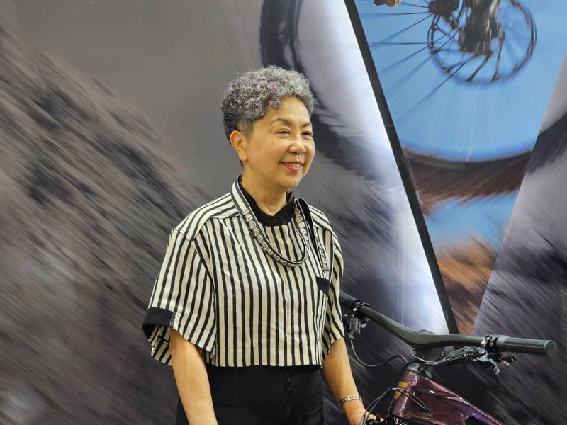 ▲擁有「自行車教母」稱號的巨大集團董事長杜綉珍今（27）日宣布退休，由原執行長劉湧昌接任董座一職。（圖／記者許家禎攝）