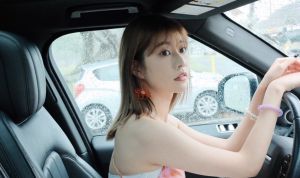 日女星「台灣考駕照1次過」網怕爆！她嬌喊：很安全爹斯
