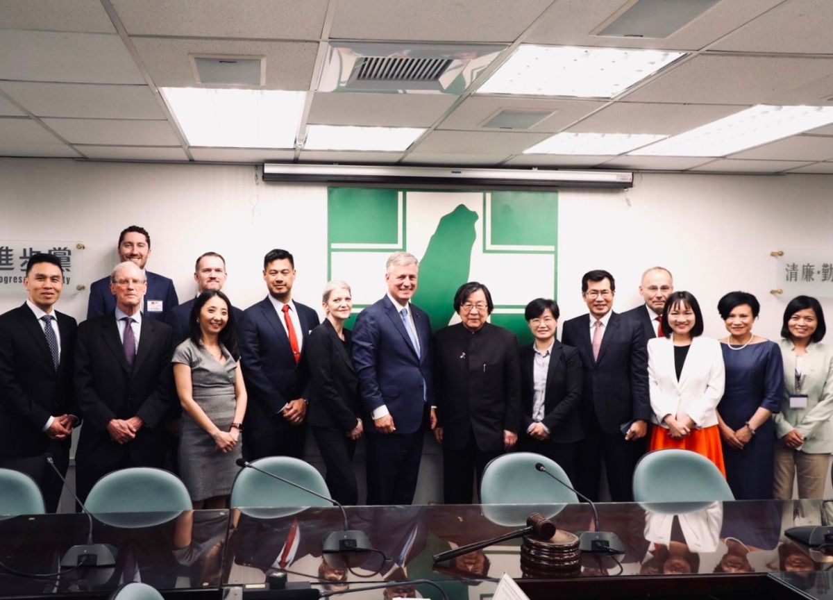 ▲美國前白宮國安顧問歐布萊恩（Robert O’Brien）今日率團拜會民進黨，雙方就台美中關係進行深度討論。（圖／民進黨提供）