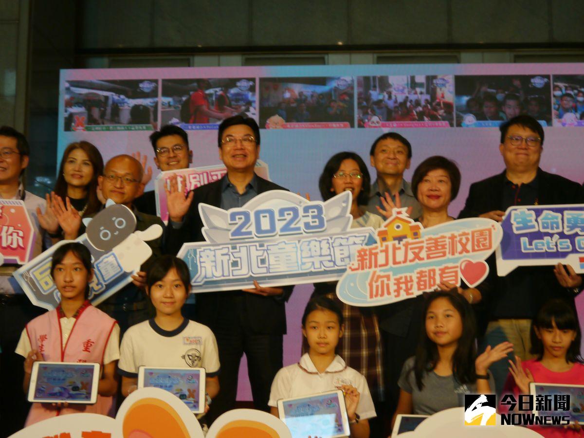 ▲劉和然與6校自治市小市長為「品德英雄聯盟線上大會師」活動開場。（圖 ／記者吳嘉億攝，2023.03.22）