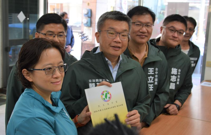 ▲立法院副院長蔡其昌上午完成黨內初選登記。(圖/蔡其昌服務處提供,2023.03.23)