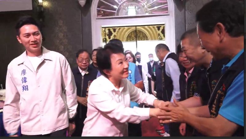 ▲盧秀燕參加里長研習會,受到里長們歡迎。(圖/台中市政府提供,2023.03.23)