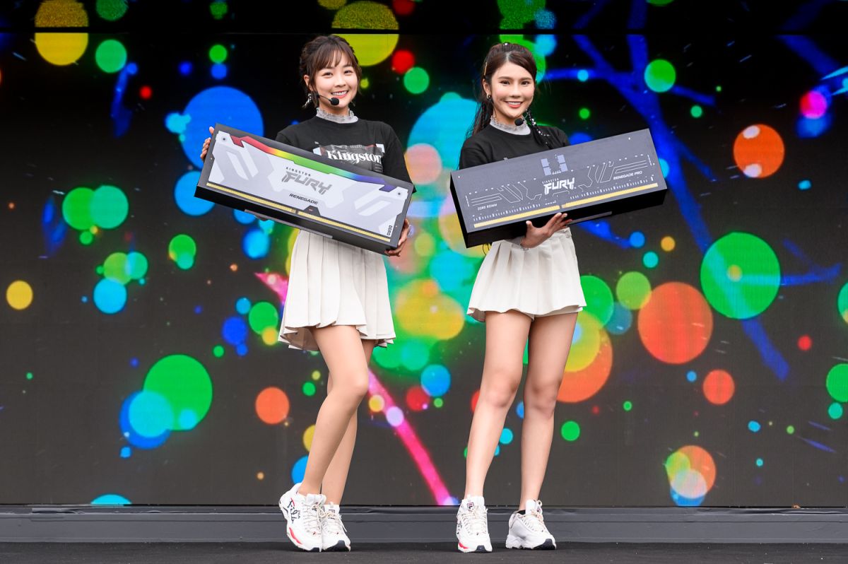 ▲(左起) 籃籃、琳妲驚喜揭曉Kingston FURY重磅記憶體新品及「宇宙搖」應援舞。（金士頓提供）