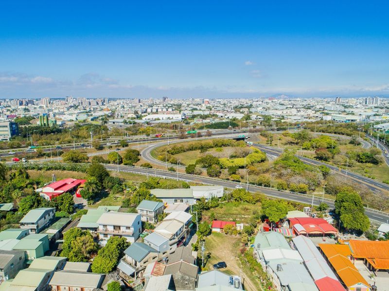 ▲半導體大廠新設廠將落腳台中，加上特五號道路預計今年6月通車，多項利多齊助攻，帶旺台中工業土地交易。 （圖／信義全球資產提供）