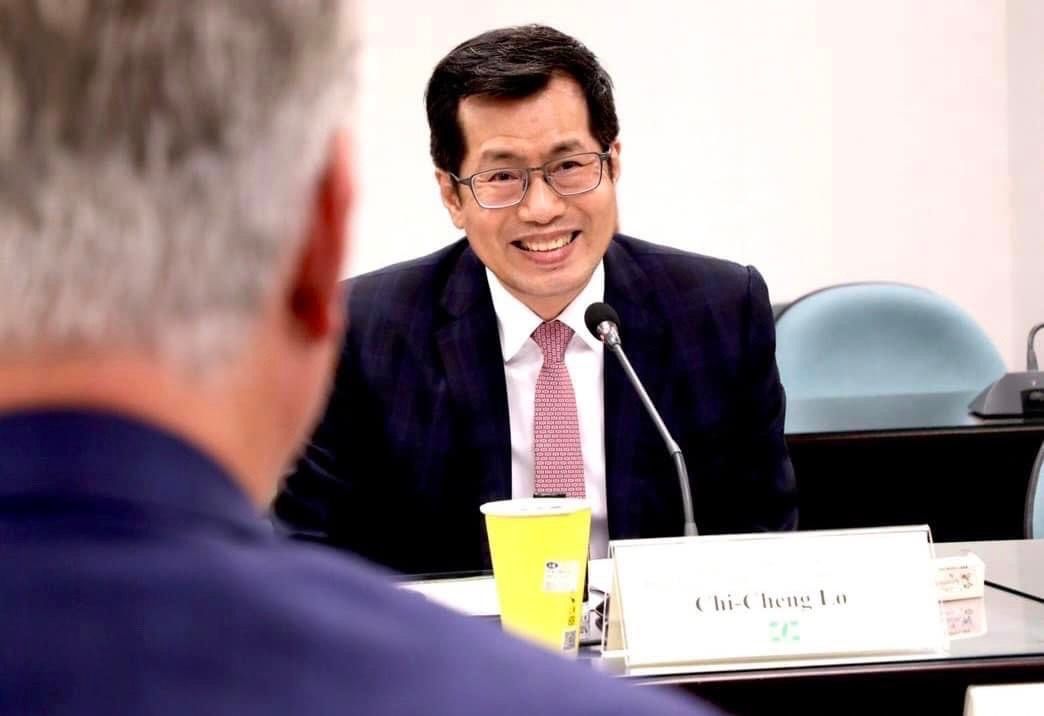 ▲羅致政表示，自己批評侯友宜的重點根本不在英文說得好不好，是在中文致詞的內容太差太混。（圖／民進黨提供）