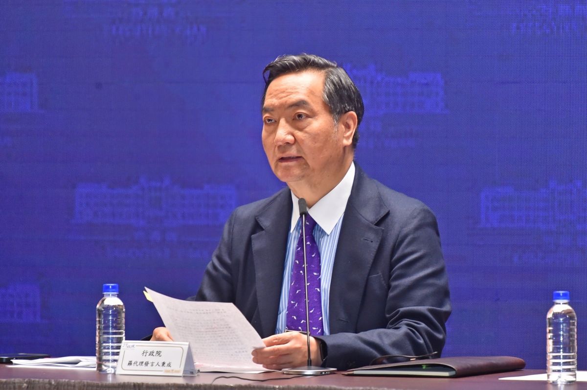 ▲對於國民黨立委闖NCC阻《鏡電視》審查，羅秉成表示這創下立委公然介入獨立機關運作的惡例，政院表示嚴正譴責。（圖／行政院提供）