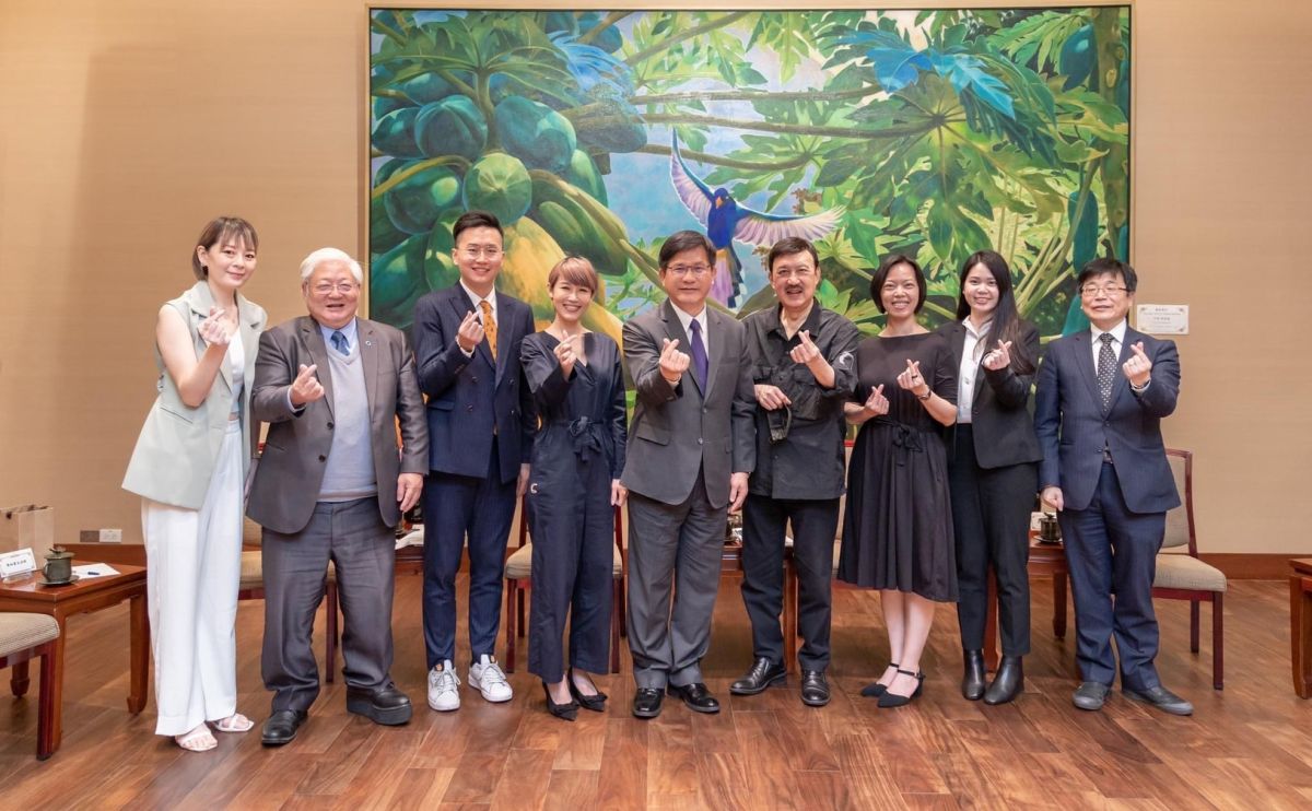 ▲林佳龍以總統府秘書長身分，代表總統蔡英文會見台灣年輕病友協會。（圖／翻攝自林佳龍臉書）