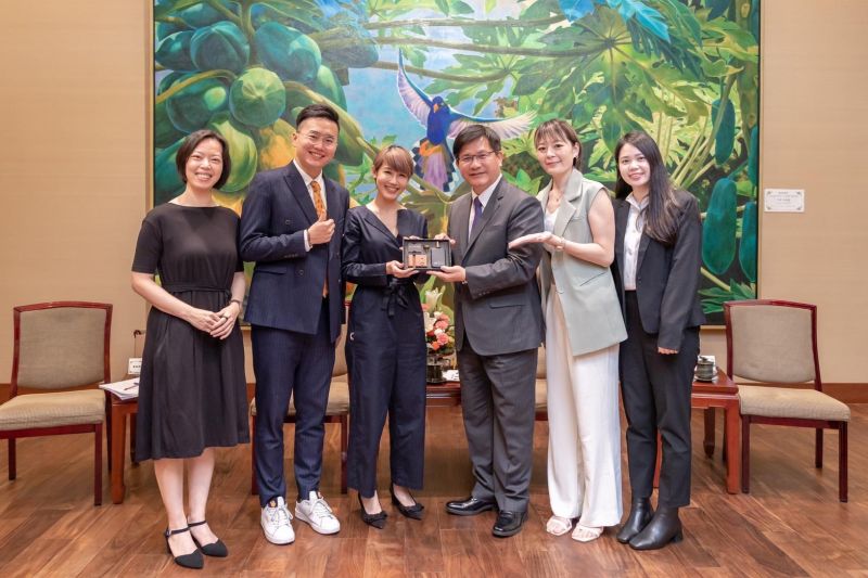 ▲林佳龍以總統府秘書長身分,代表總統蔡英文會見台灣年輕病友協會。(圖/翻攝自林佳龍臉書)