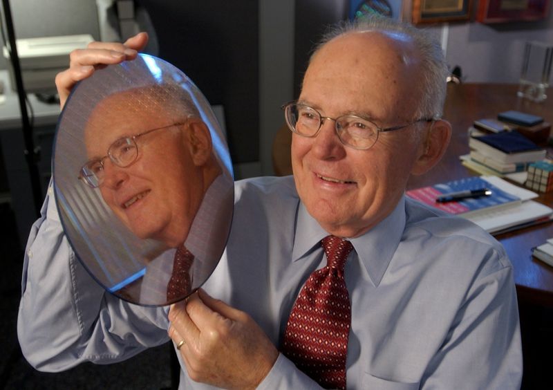 ▲英特爾公司（Intel Corp.）宣布，共同創辦人摩爾與世長辭，享耆壽94歲。資料照。（圖／美聯社／達志影像）