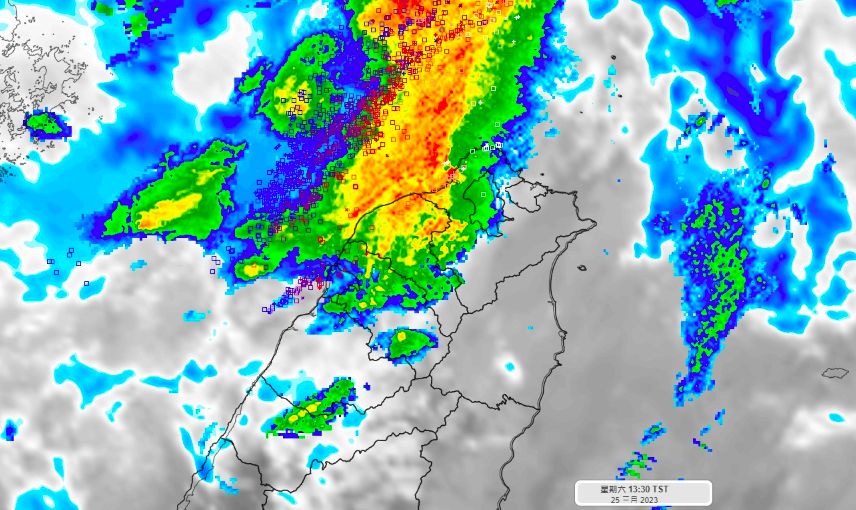 ▲今年春雨在今（25）日終於開炸，北部地區聽見今年第一次春雷響起。對此，氣象專家彭啟明指出，今年第一雷，有點晚到，但還是流淚了，希望往南擴散。（圖／翻攝彭啟明臉書）