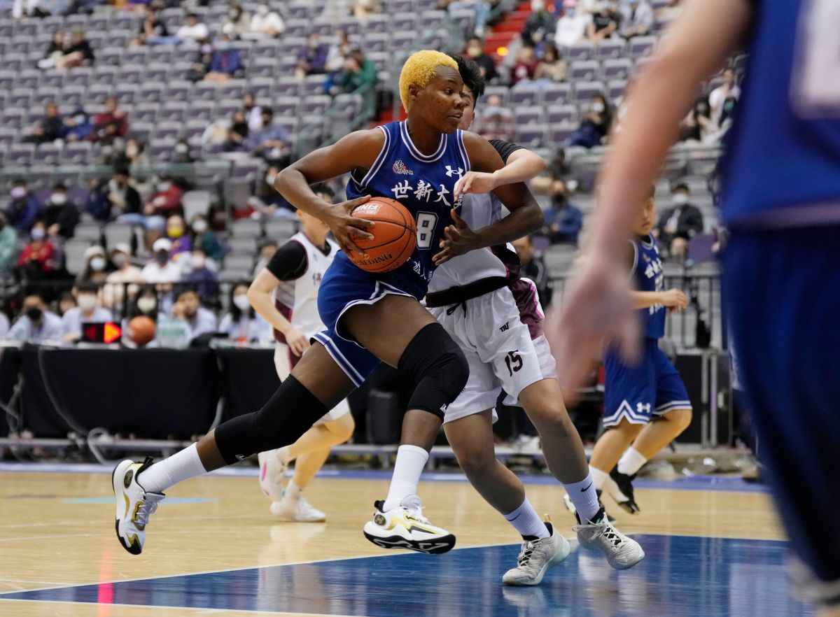 ▲世新大學外籍生吉芙今日攻下21分18籃板，率領球隊以80：50大勝佛光大學，挺進冠軍決賽。（圖／大專體總提供）