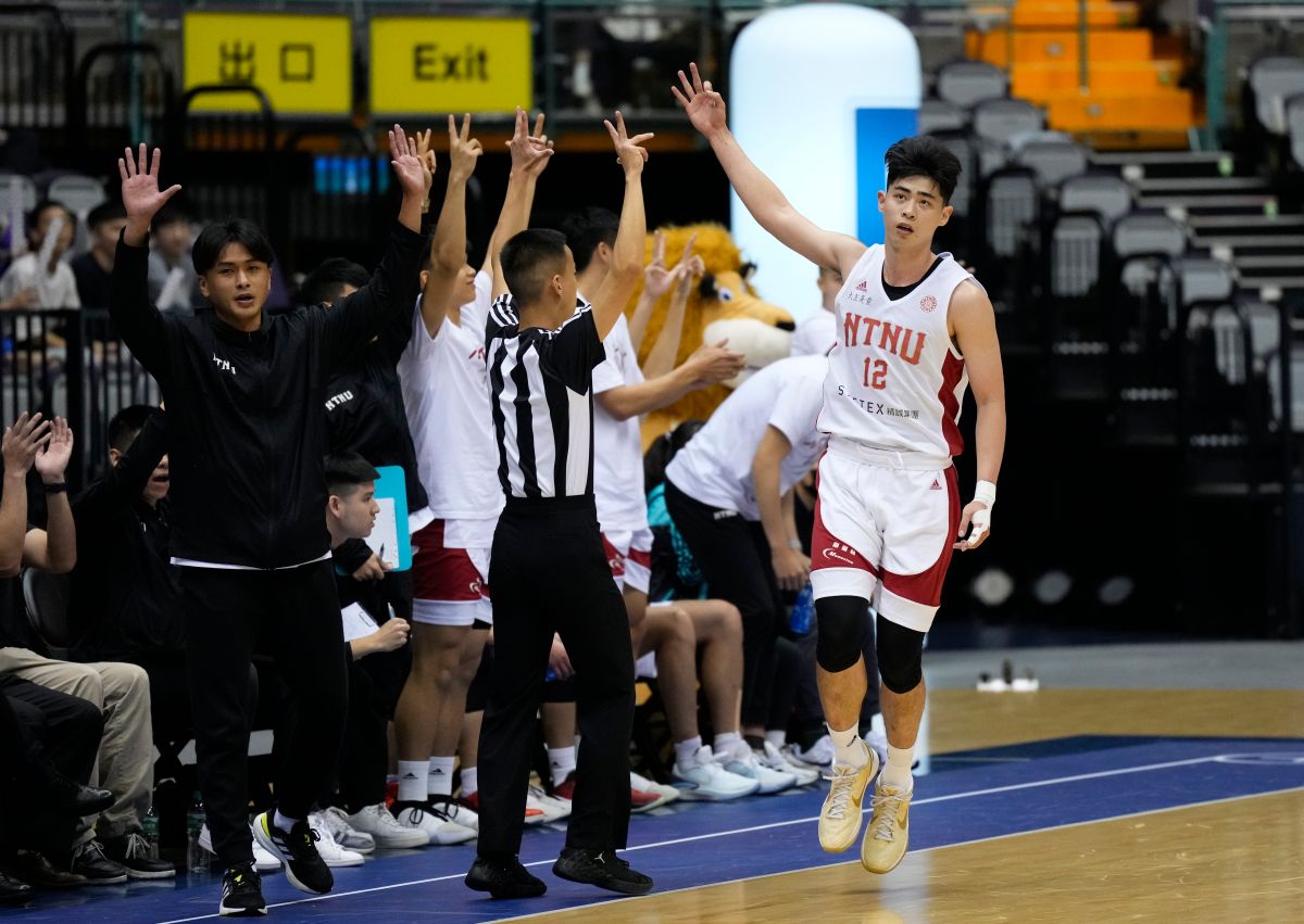 ▲111學年度UBA大專籃球聯賽公開男子組一級四強賽，臺灣師大林信寬攻下23分，但仍不敵健行科大。（圖／大專體總提供）