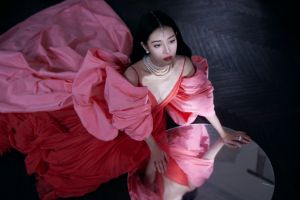 ▲▼熱巴出席微博之夜的戰袍。(圖/翻攝自嘉行迪麗熱巴工作室微博) ▲▼熱巴出席微博之夜的戰袍。(圖/翻攝自嘉行迪麗熱巴工作室微博)