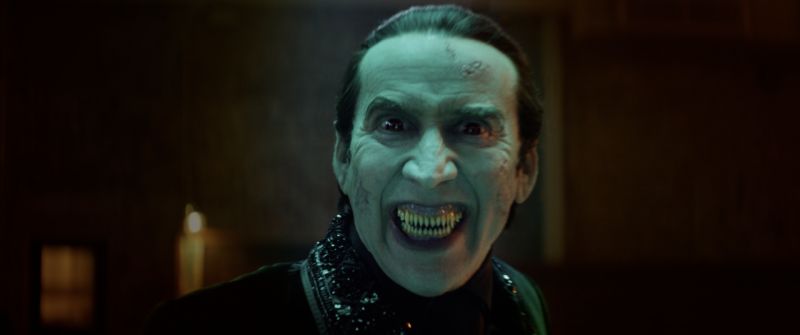 ▲尼可拉斯凱吉在《吸血鬼特助：雷菲爾》片中，神還原《吸血鬼》德古拉扮相。（圖／UIP提供）