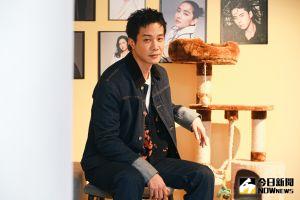 薛仕凌在電影《做工的人》飾演「噗嚨共3人組」阿全。(圖/記者葉政勳攝影) ▲薛仕凌在電影《做工的人》飾演「噗嚨共3人組」阿全。(圖/記者葉政勳攝影)