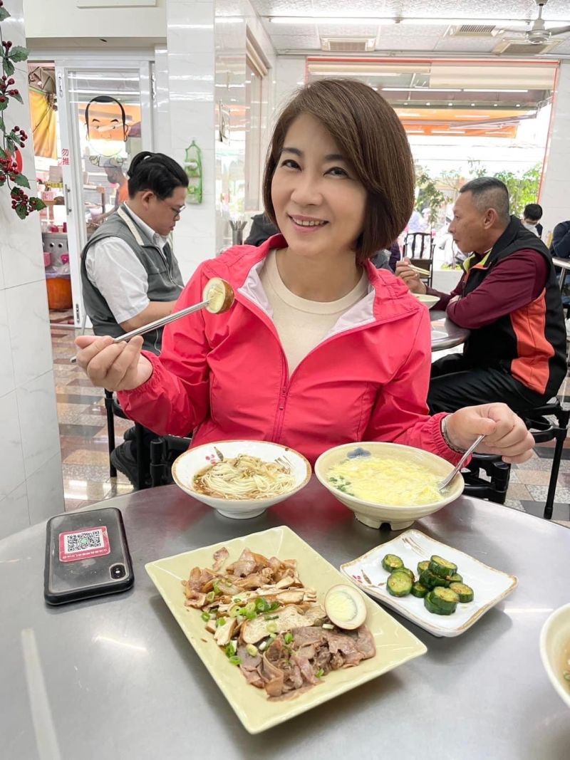 ▲周春米是土生土長屏東女兒，盛讚屏東小吃除了保有古早味外，品質也相當穩定，非常歡迎大家到國境之南品嘗。（圖／翻攝自周春米臉書）