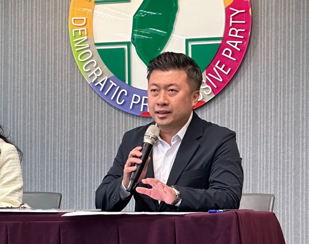 ▲張志豪批評藍白總統參選人侯友宜與柯文哲「與黑金同行」，諷選舉一到就忘不了牛鬼蛇神的好。（圖／民進黨提供）