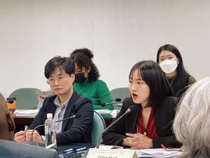 ▲謝佩芬與民進黨副秘書長楊懿珊接待美國民主黨州主席協會訪團。（圖／翻攝自謝佩芬臉書）