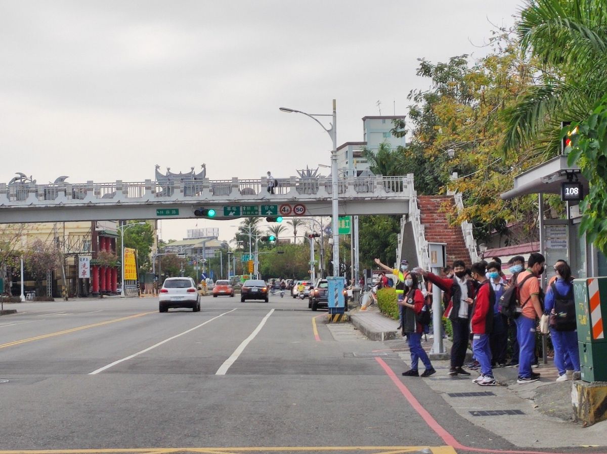 ▲乘客按了「笑臉鈴鐺」還是得人肉叫車。(圖／張芬郁提供2023.3.27)