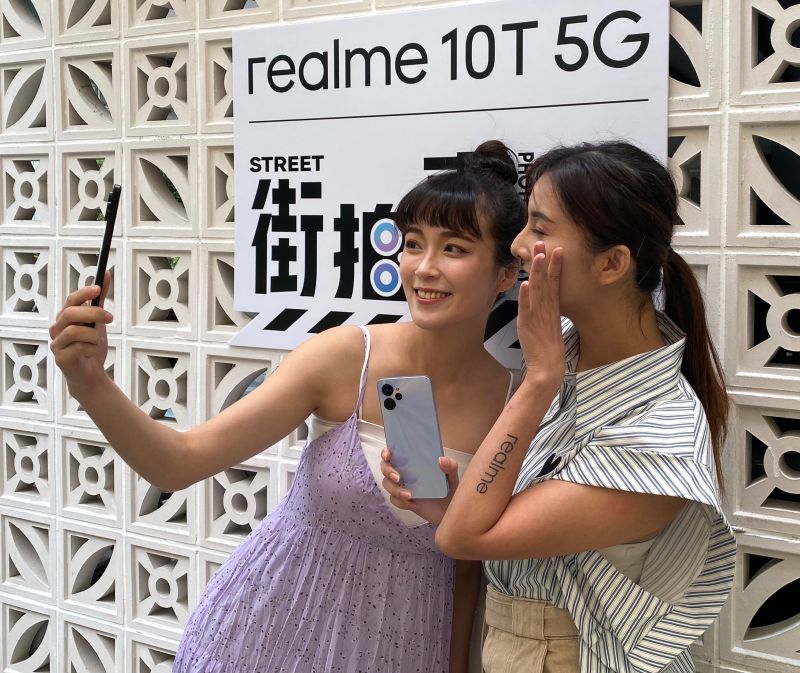 ▲realme今(27)日推出新機realme 10T 5G，配置大螢幕、大電量售價7,490元起，預計明(28)日開賣。(圖／記者周淑萍攝)