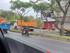 新竹驚傳死亡車禍！砂石車碰撞機車　釀騎士臟器外露身亡
