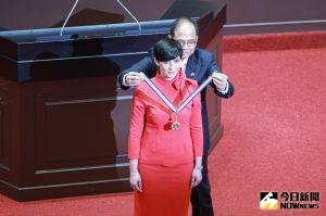 艾達莫娃獲頒一等國會獎章　游錫堃稱讚不畏強權阻擾
