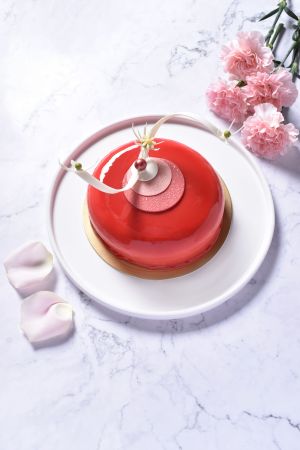▲圓山大飯店母親節限定蛋糕「莓麗女神」，4/14起可開始預購，4/20至5/14可提貨，售價888元。