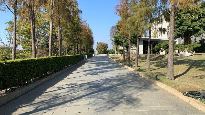 ▲顏家莊園豪宅入口係承租國有地,中二立委補選時遭疑違法使用,另圍牆原本建在保護區土地上,後來已拆除並低價賣出。(資料畫面/記者顏幸如攝,2023.03.29)