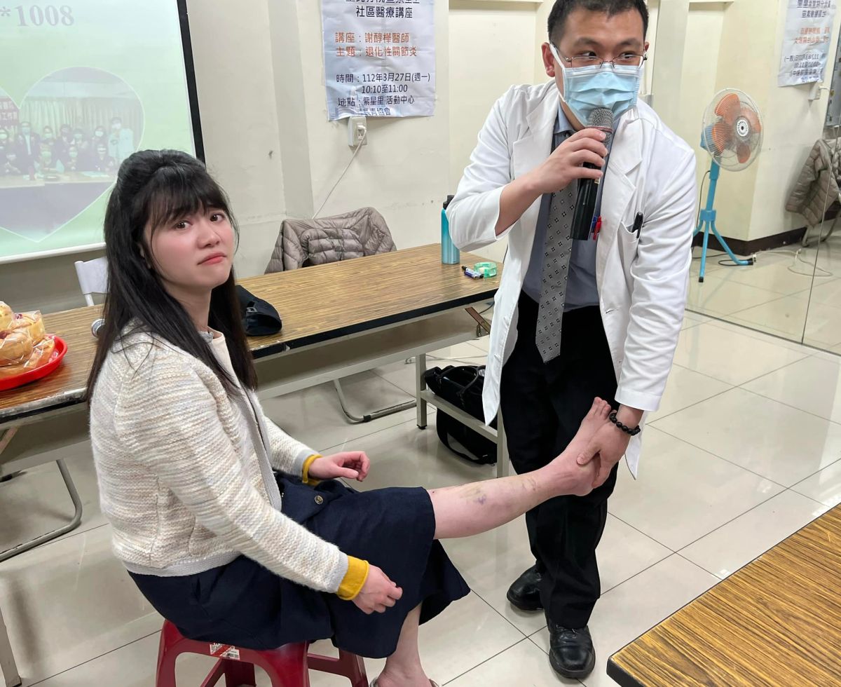 ▲民進黨立委高嘉瑜日前前往美國時，不幸於機場被行李箱壓到腳。（圖／翻攝高嘉瑜臉書）