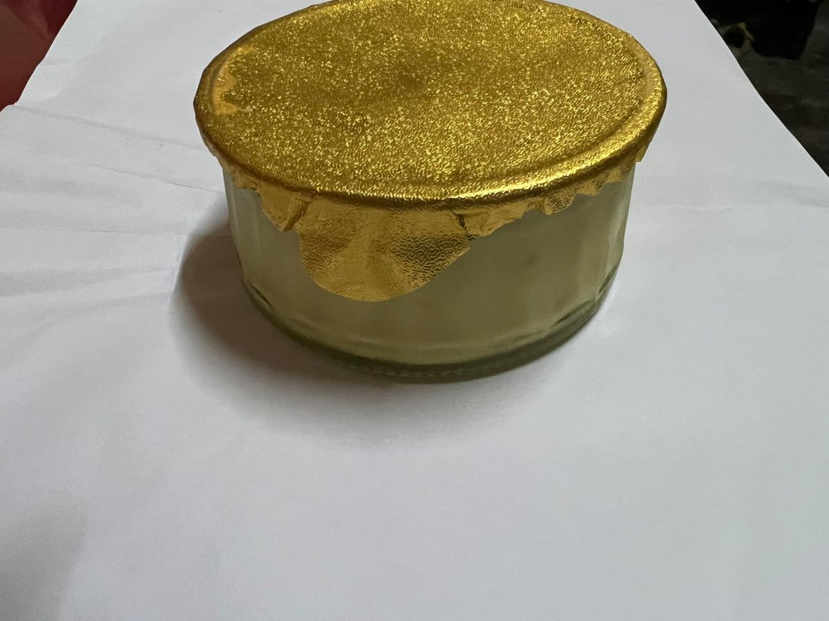 ▲網友分享好市多這款布丁好吃，但撕鋁箔蓋時要小心，以免遭割傷。（圖／翻攝臉書Costco好市多 商品經驗老實說社團）