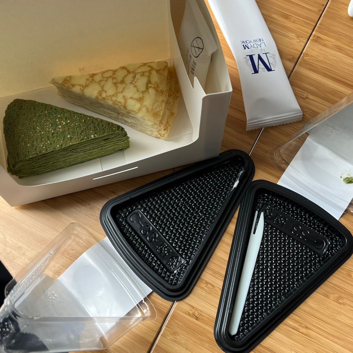 ▲有位男子透露自己僅花100多百元，就讓女友吃到「2片Lady M蛋糕」，真相曝光卻讓全場網友火大。（圖／臉書社團《全家便利商店 / 7-11 超商新品&好物分享區》）