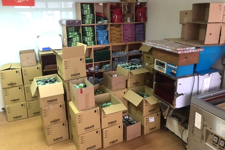 ▲調查局航業調查處高雄調查站破獲以印尼、越南茶葉混充台灣高山茶葉詐欺消費者案件。(圖／航業調查處高雄調查站提供)