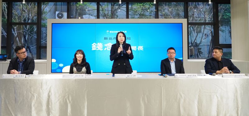 ▲ 新北市政府青年局長錢念群致詞說到青創進駐團隊可預約使用青創基地共享辦公室、會議室等創業空間。(圖 /新北市政府青年局提供)