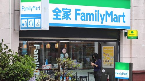 ▲全家春節優惠組合，咖啡下殺5折。（圖／記者葉政勳攝）