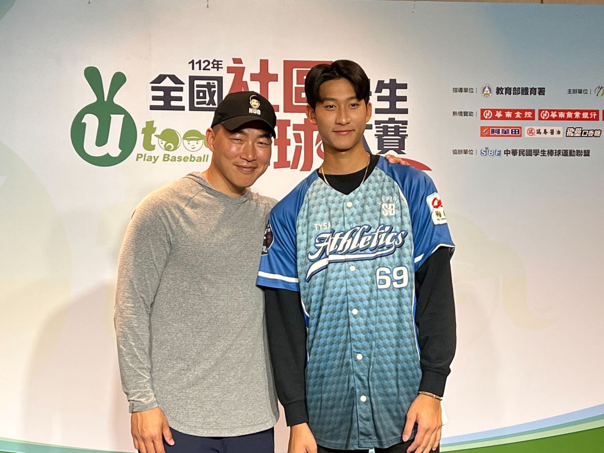 ▲前旅美強投郭泓志(左)29日出席112年全國社區學生棒球大賽開賽記者會(圖／記者簡名杉攝)