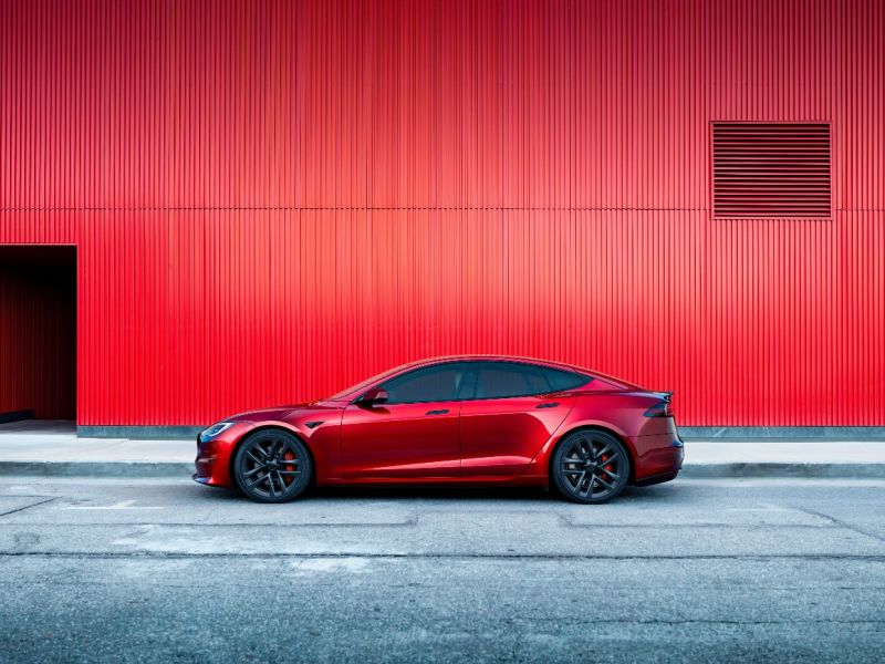 ▲特斯拉Model S 與 Model X 正式在台開放訂購，同步推出全新車色「Ultra Red 烈焰紅」。（圖／特斯拉提供）