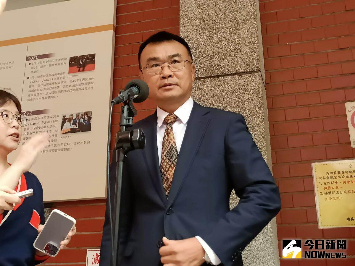 ▲在野黨批評農漁業外銷市場萎縮，農委會主委陳吉仲今天表示，很多資訊並不正確，這2年倚賴外銷中國的比率，從23%降到13%，外銷中國之外市場產值大幅提升，讓台灣產地價格維持在穩定水準。（圖／記者許若茵攝，2023.03.30）